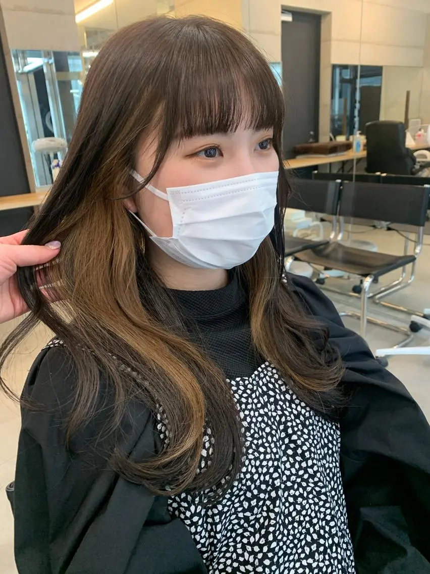セミロング カラー イヤリングカラー グレージュ インナーカラー くびれヘア 髪質改善 カット ヘアカラー トリートメント 透明感/オリーブ/ グレージュ/YUKAのヘアスタイル