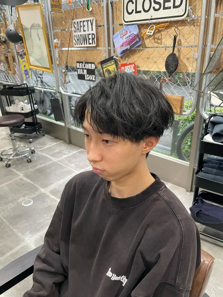 ミディアム カラー パーマ ヘアアレンジ メンズ キッズ ネイル マツエク・マツパ アイブロウ センターパート 眉毛ワックス脱毛 カット パーマ メンズカット✂️ パーマ寺西優真のヘアスタイル