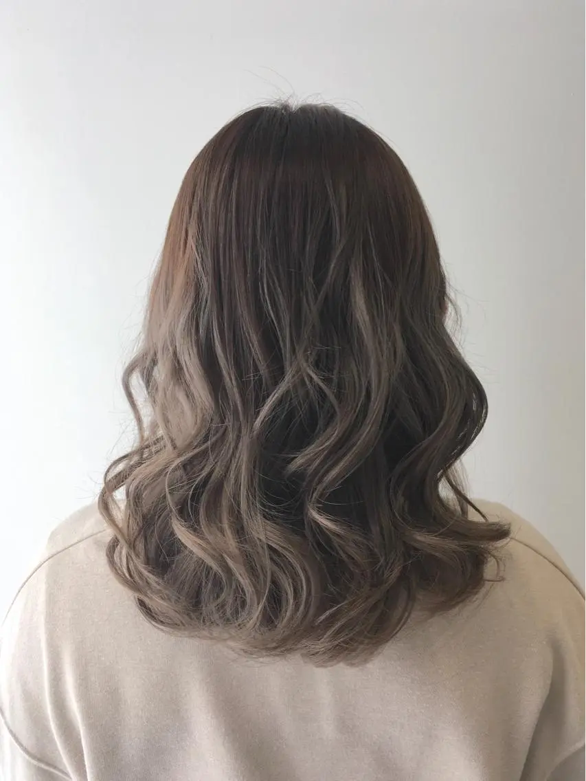 ロング カラー ベージュカラー ミルクティーベージュ ヘアカラー トリートメント ヘアセット yoshi ☆のヘアスタイル