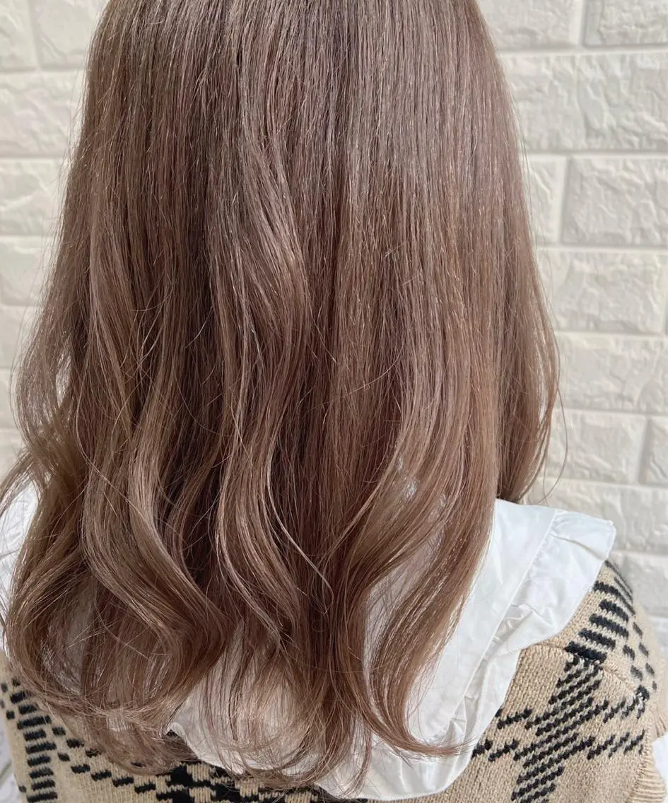 セミロング カラー ベージュカラー ブリーチ ミルクティーベージュ ヘアカラー トリートメント 艶髪 ♡Tomiyaのヘアスタイル