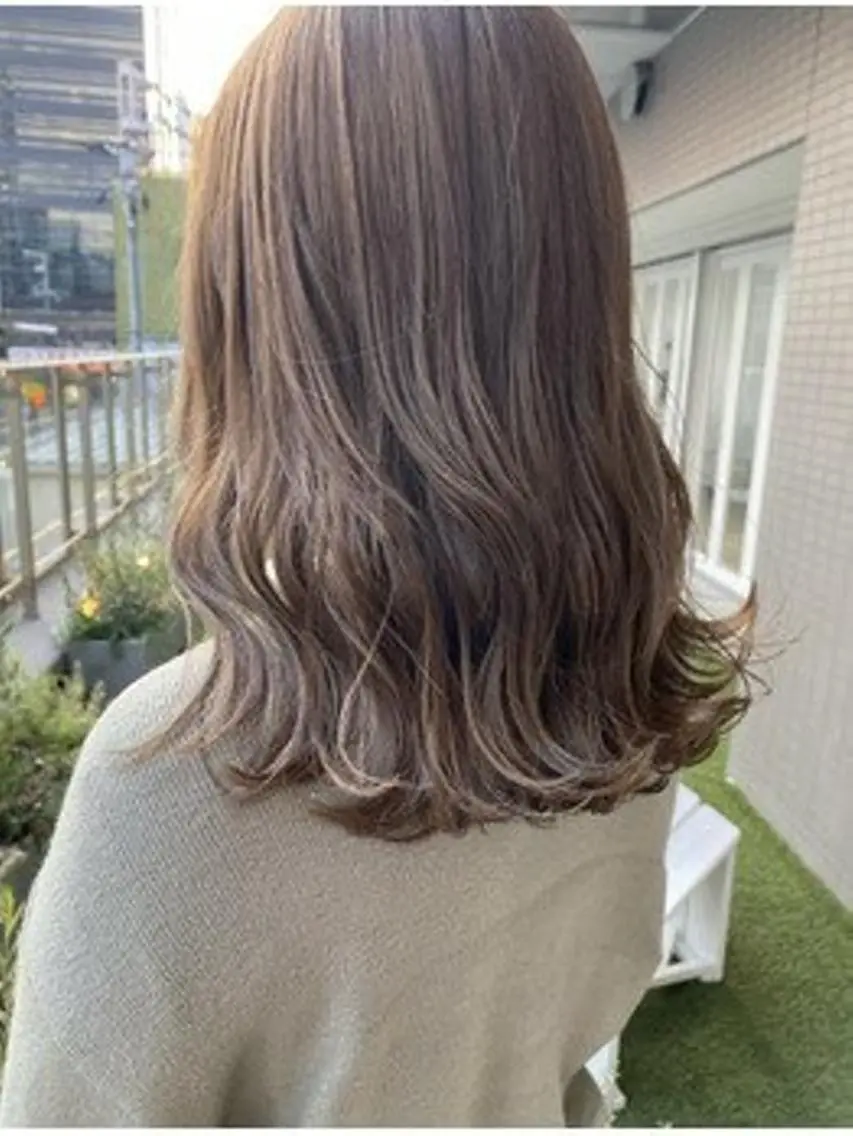 セミロング ヘアアレンジ パーマ カラー セミロングパーマ アディクシーカラー ベージュカラー ブリーチ ケアカラー カット トリートメント ヘアケア特化型サロン newi 梅田のヘアスタイル