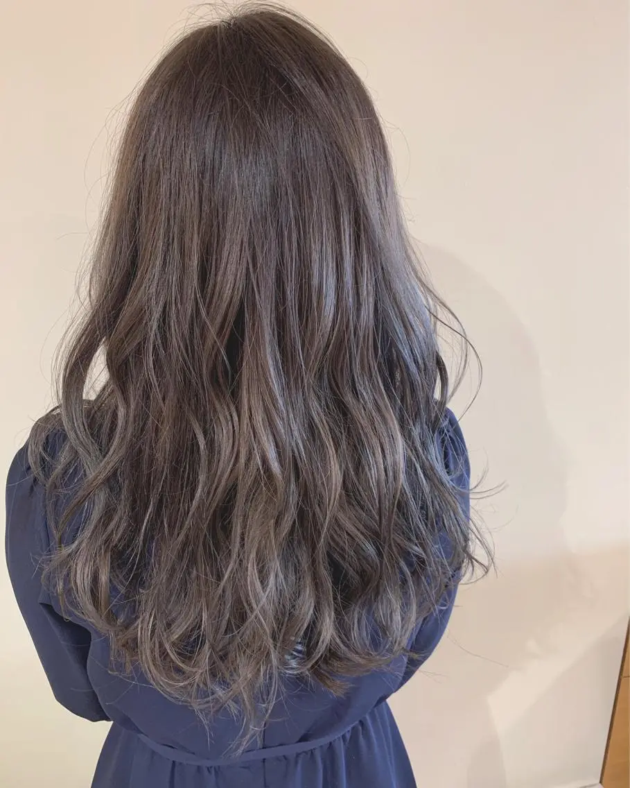 ロング カラー アッシュ 透明感カラー ラベンダーカラー ラベンダーアッシュ 宮澤 タケル ミディアムヘアのヘアスタイル