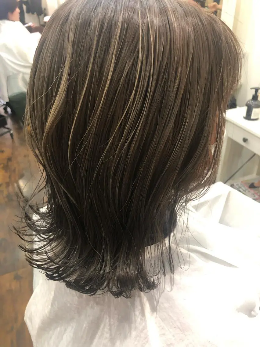 カラー ハイライトカラー 藤田 悠菜のヘアスタイル