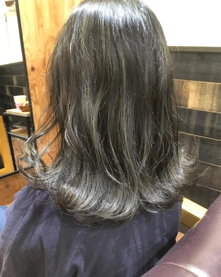 ミディアム カラー ヘアアレンジ ハイライトカラー ハイライト 栗林 実莉のネイルデザイン