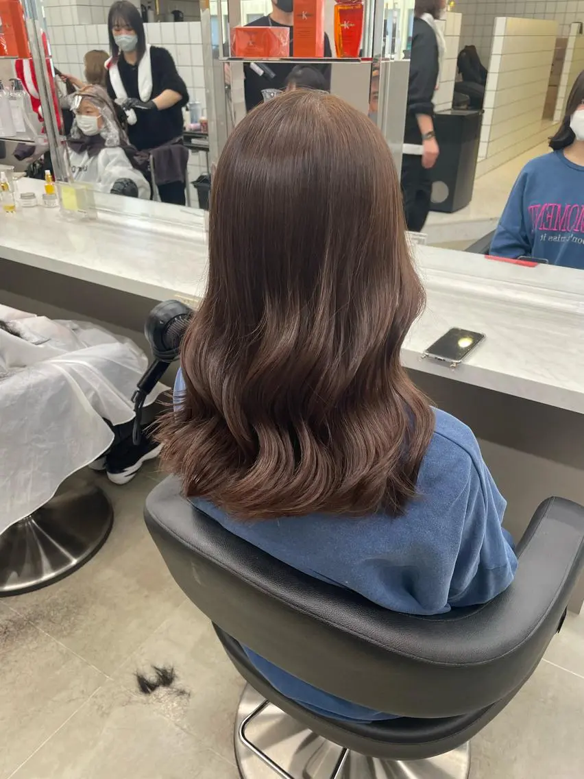 ミディアム カラー パーマ ヘアアレンジ メンズ キッズ ネイル マツエク・マツパ アイブロウ カット パーマ 🦋韓国レイヤー｜ 透明感グレージュ🦋のヘアスタイル