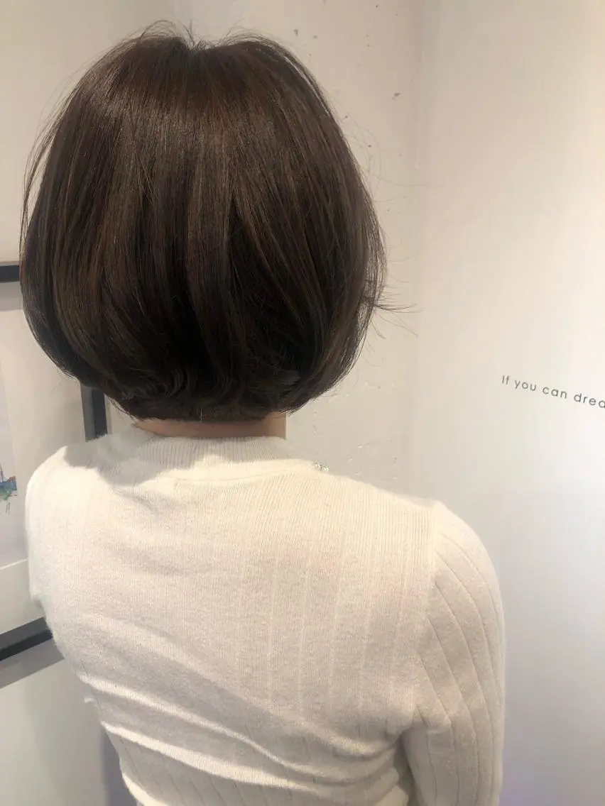 ショート 酸性ストレート✨ 艶カラー✨谷口倭子のヘアスタイル