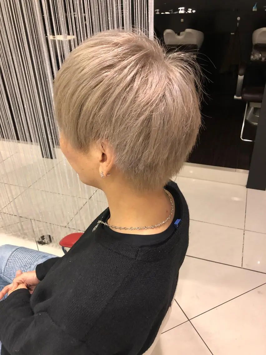 ショート カラー アッシュ シルバー シルバーアッシュ 奥山義進/大宮 /ダブルカラーのヘアスタイル