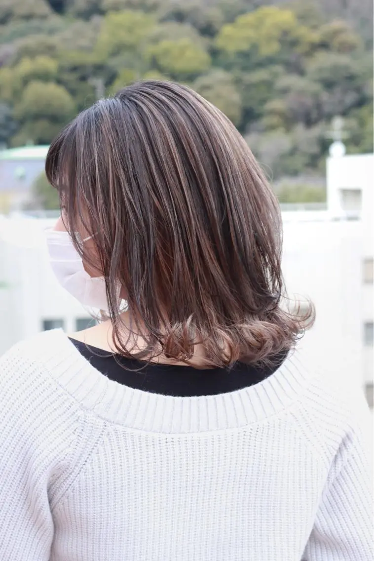 ミディアム カラー グラデーションカラー ハイライトカラー ハイライト ヘアカラー Viage （ビアージュ）のヘアスタイル