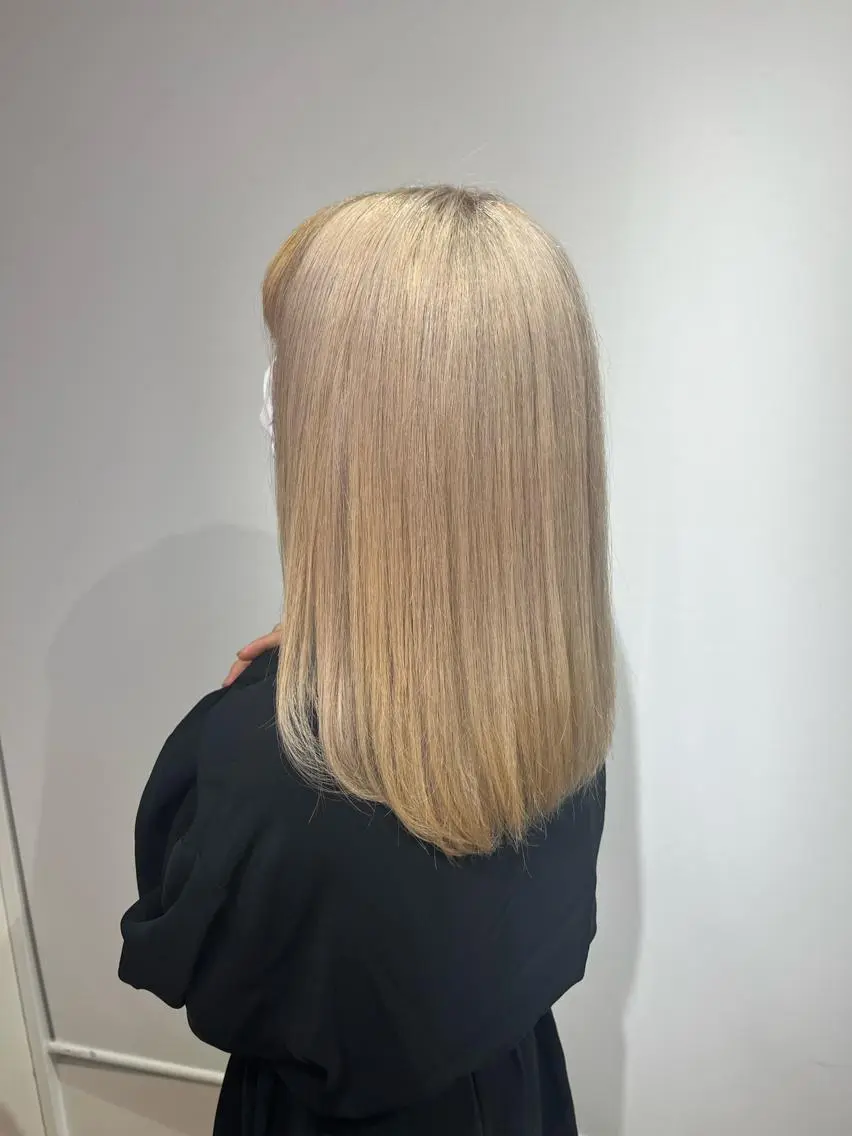 セミロング カラー カット ヘアカラー 三上 由貴のヘアスタイル