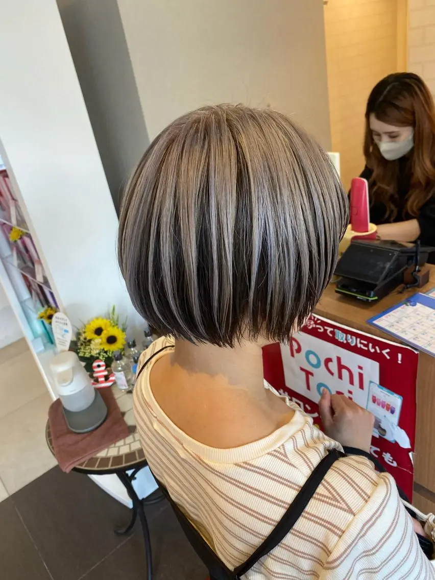 ショート カラー イルミナカラー シルバー 塩谷黎✨イルミナ カラーメンズパーマ✨のヘアスタイル