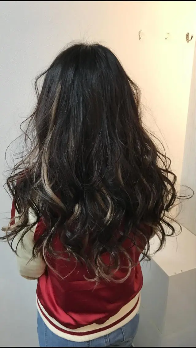 ロング エクステ ハイライト 東風上 亮介のヘアスタイル