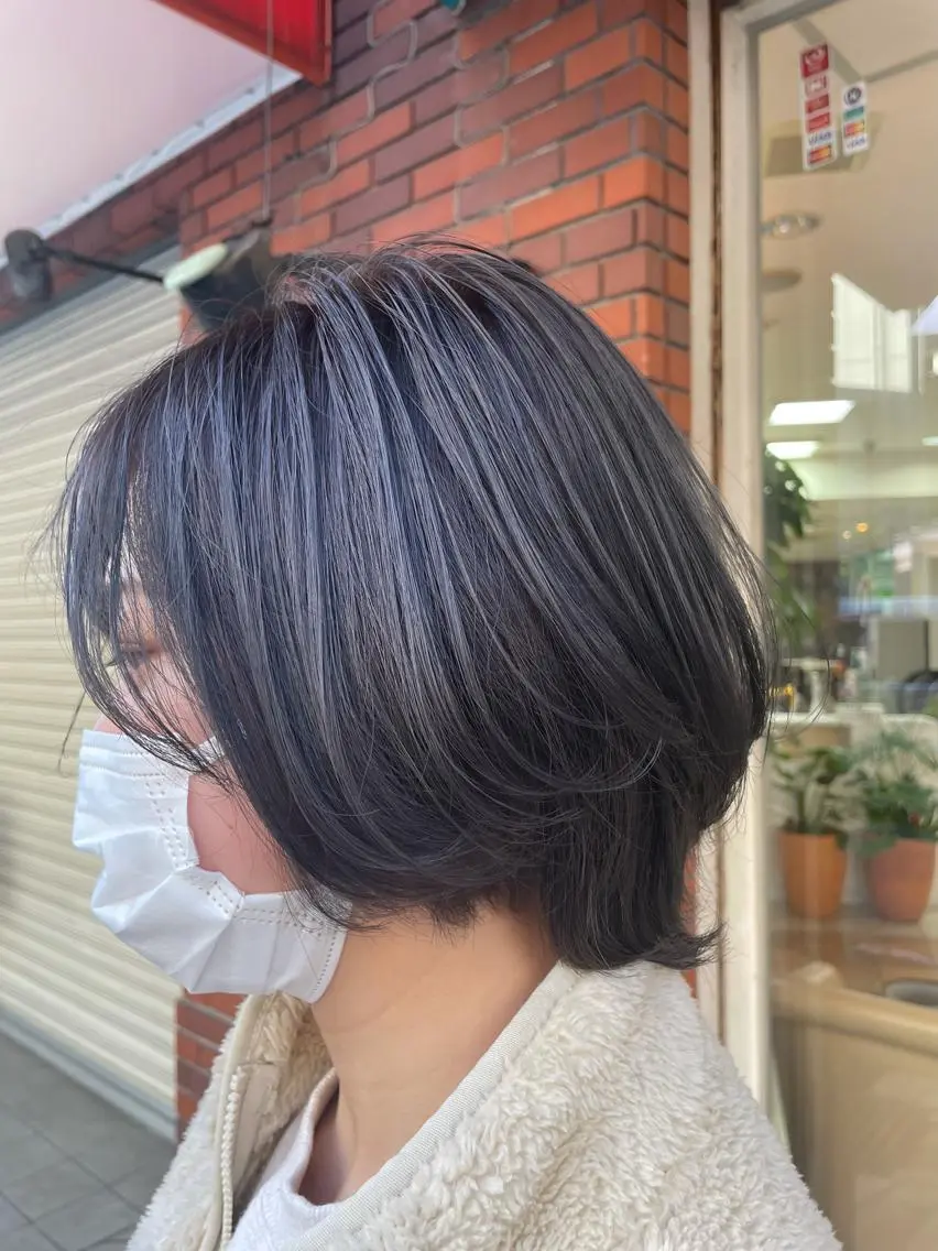 ショート アッシュ アッシュグレー 前田 菜奈子のヘアスタイル
