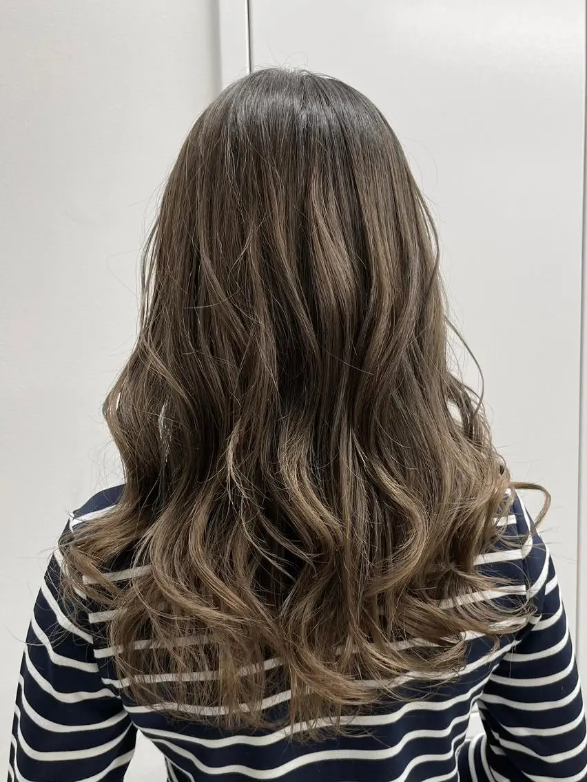 セミロング カラー アディクシーカラー アッシュ ブルーカラー ダークアッシュ グレージュ 【公式】amble luxe池袋東口🩷のヘアスタイル