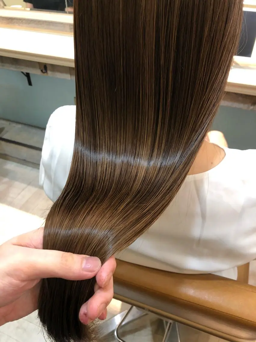ロング 髪質改善 トリートメント ヘアカラー トリートメント 韓国🇰🇷レイヤー 映える顔周り🩷のヘアスタイル