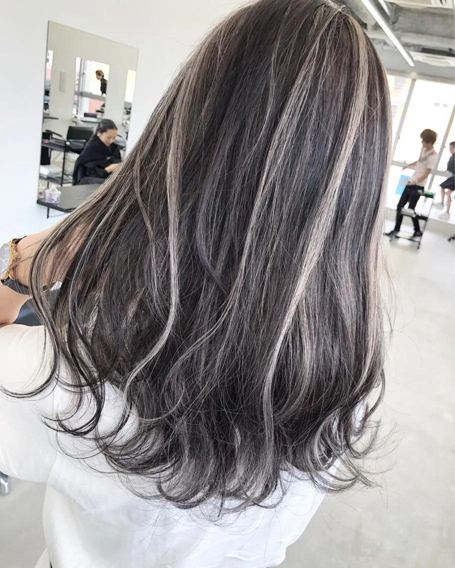 セミロング カラー バレイヤージュ ブリーチ レイヤーカット ブリーチ 透明感HIDEのヘアスタイル