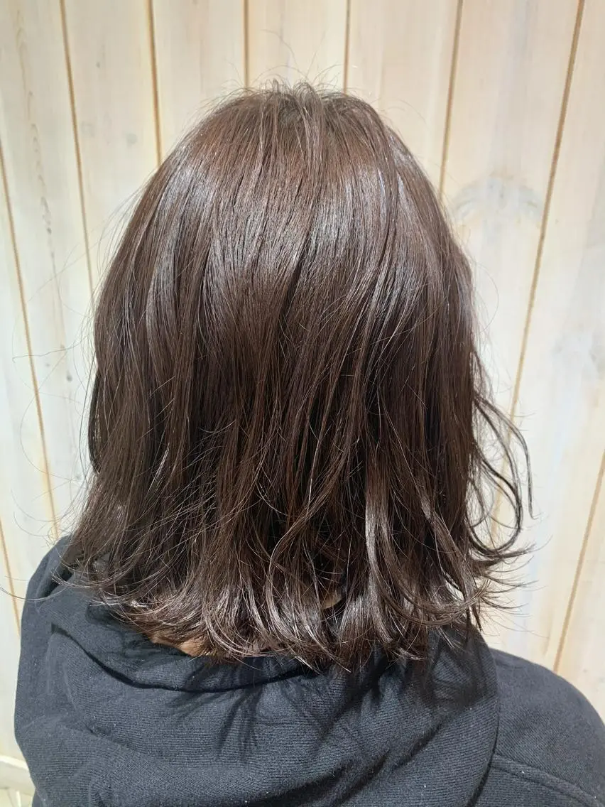 ミディアム カラー 透明感カラー 🩶🩵🩷AIRIのヘアスタイル