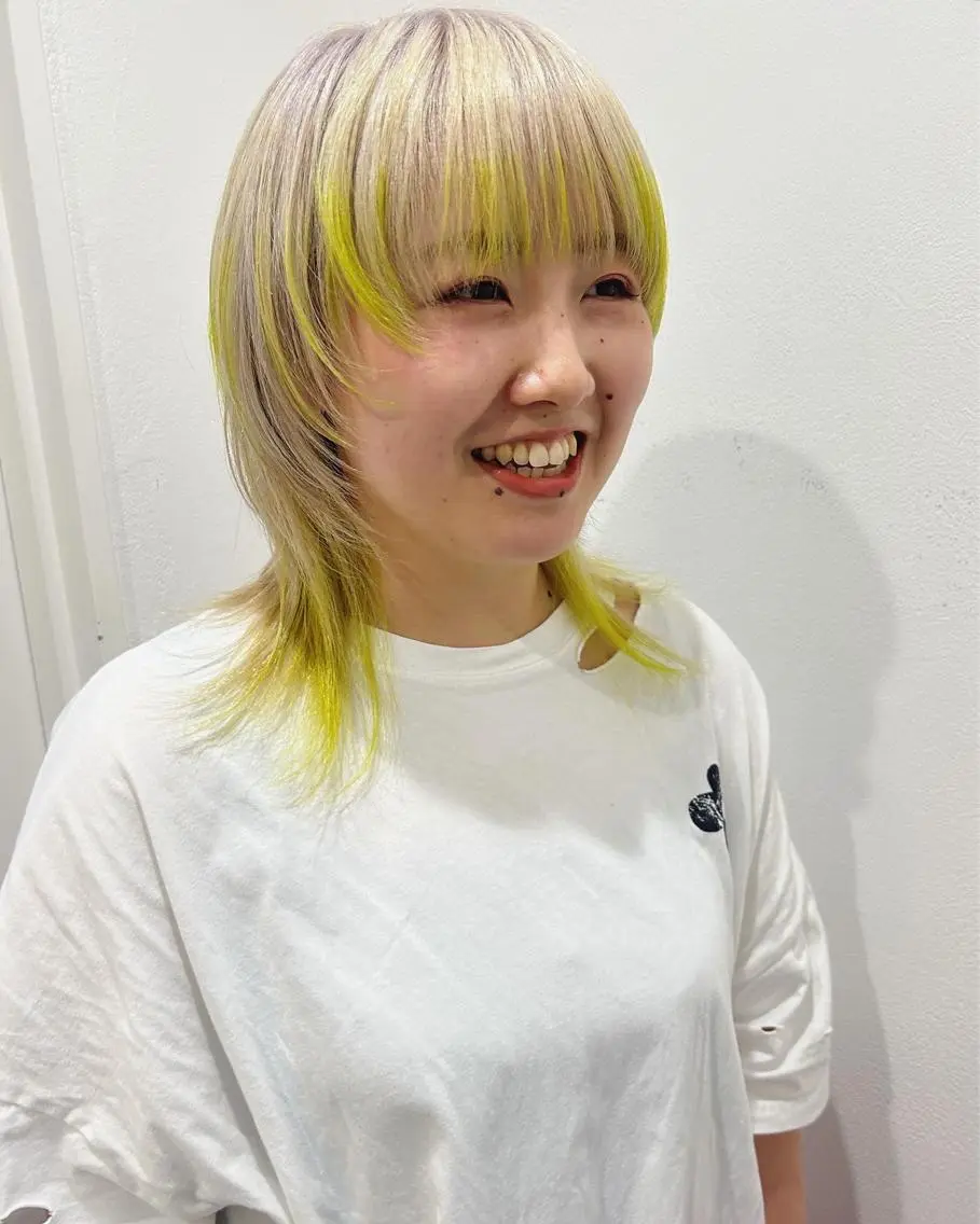 ミディアム カラー ブリーチ ケアブリーチ デザインカラー ハイライトカラー イエローカラー カット ヘアカラー トリートメント 村上雅人 ナチュラルモードのヘアスタイル