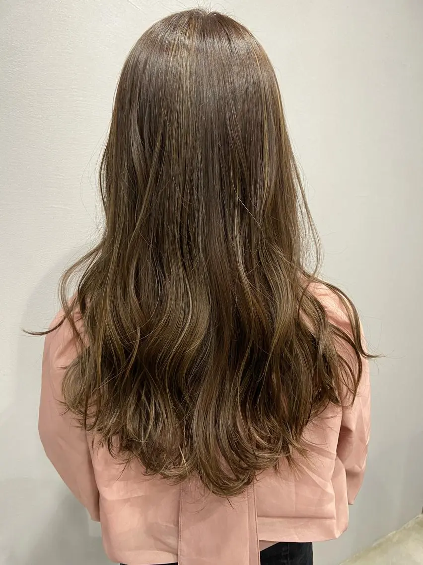 カラー ハイライトカラー 艶感透明感カラー🤍 hinaのヘアスタイル
