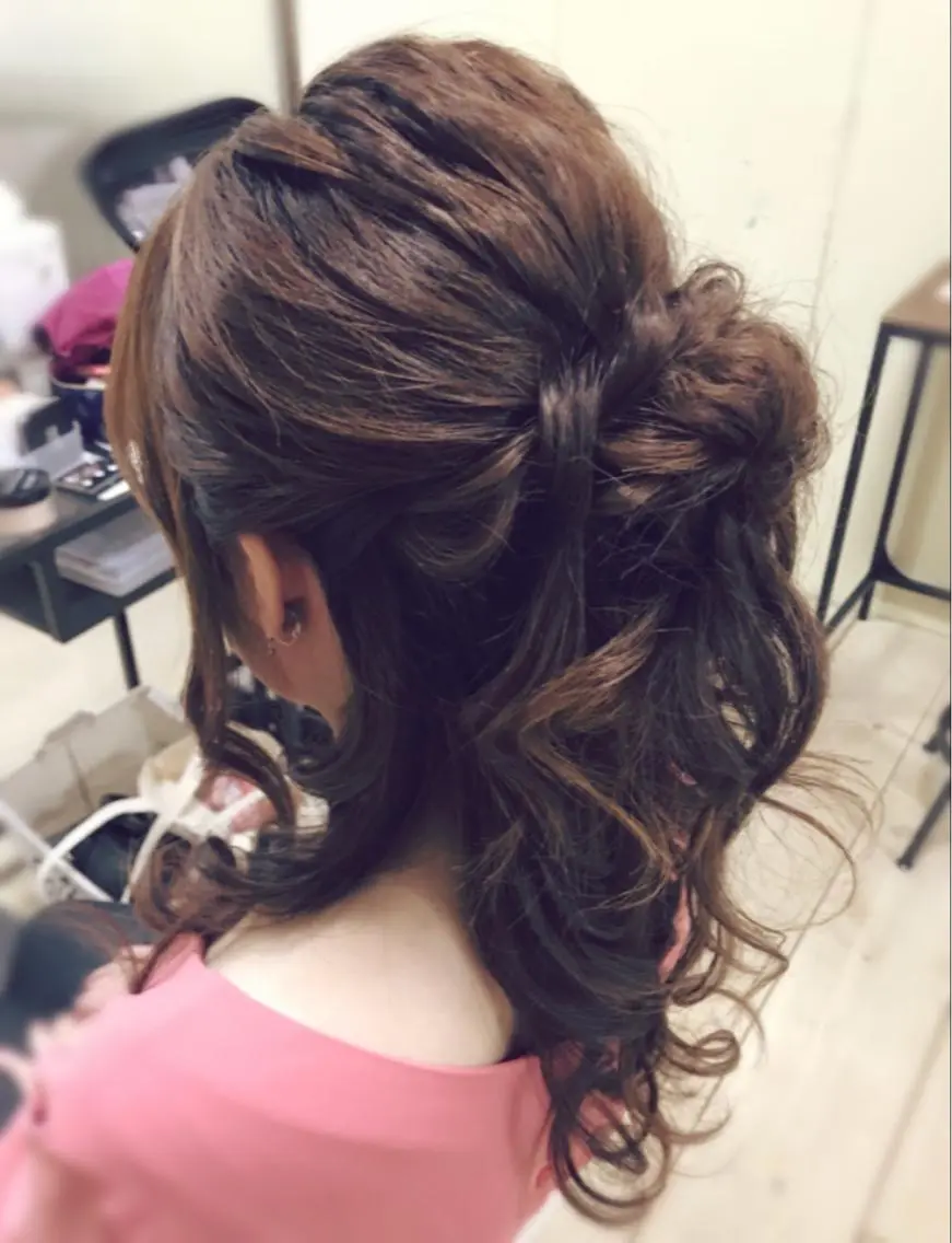 セミロング ヘアアレンジ ハーフアップ fots. 愛美のエステ・リラクイメージ