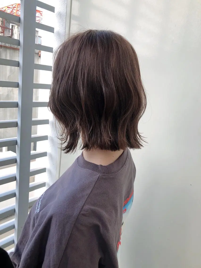 ミディアム カラー ベージュカラー ボブ 外ハネヘア カット ヘアカラー トリートメント 韓国🇰🇷レイヤー 映える顔周り🩷のヘアスタイル