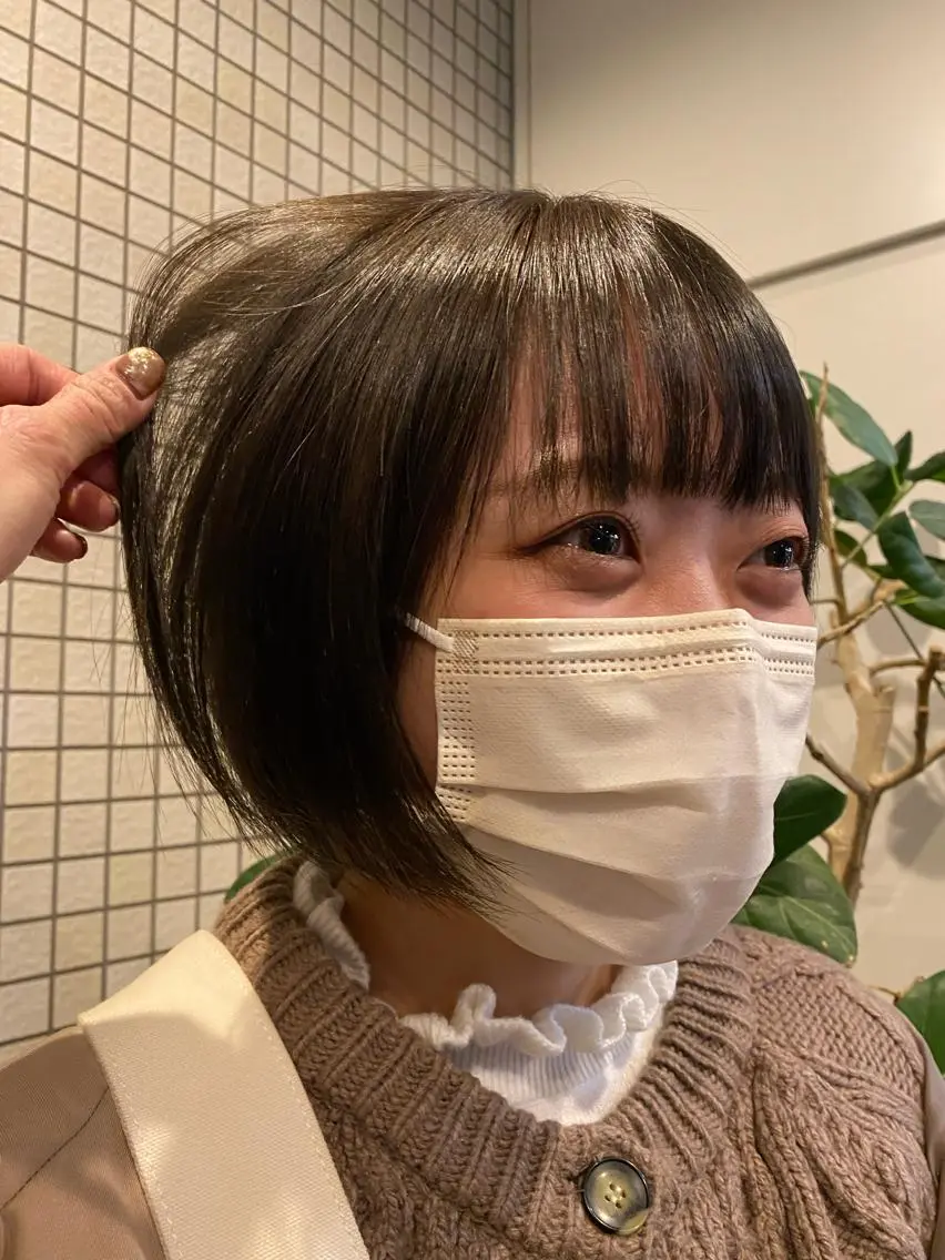 ショート カラー ベージュカラー ブリーチ & Graph. 立川🥣🌿のヘアスタイル