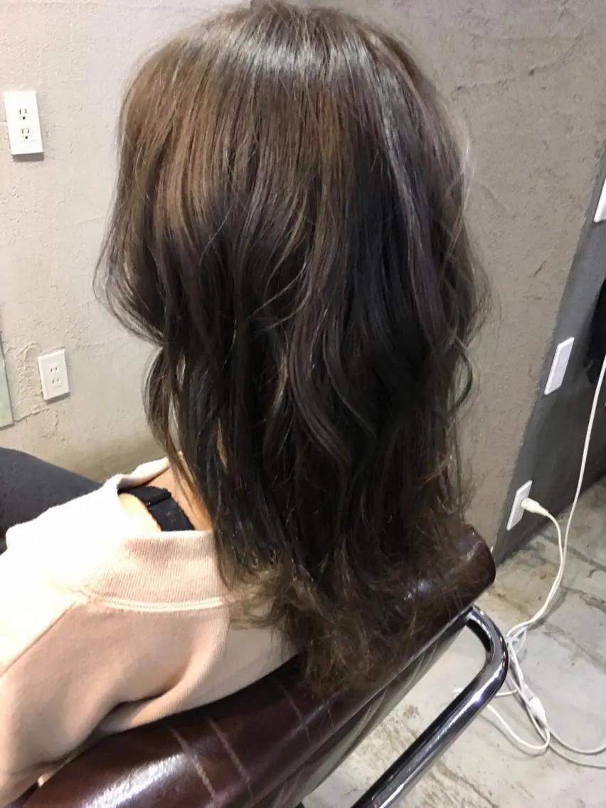 ロング カラー ヘアアレンジ グレージュ ヘアカラー トリートメント 桜田 修未のヘアスタイル