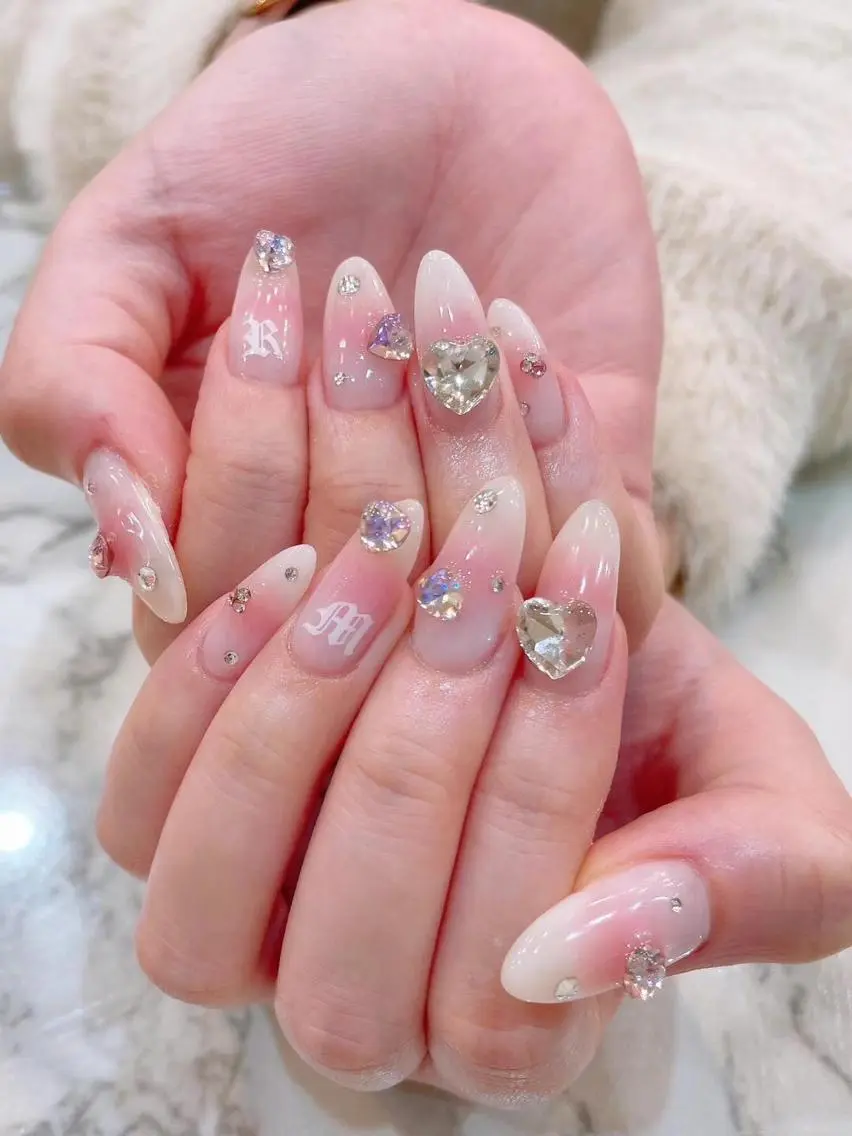 ネイル チークネイル ハート ピンク ホワイト babarla Nailのネイルデザイン