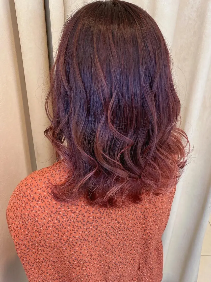 ミディアム カラー ヘアアレンジ ピンクカラー バイオレットカラー シールエクステ専門店 Spira藤崎宮のヘアスタイル
