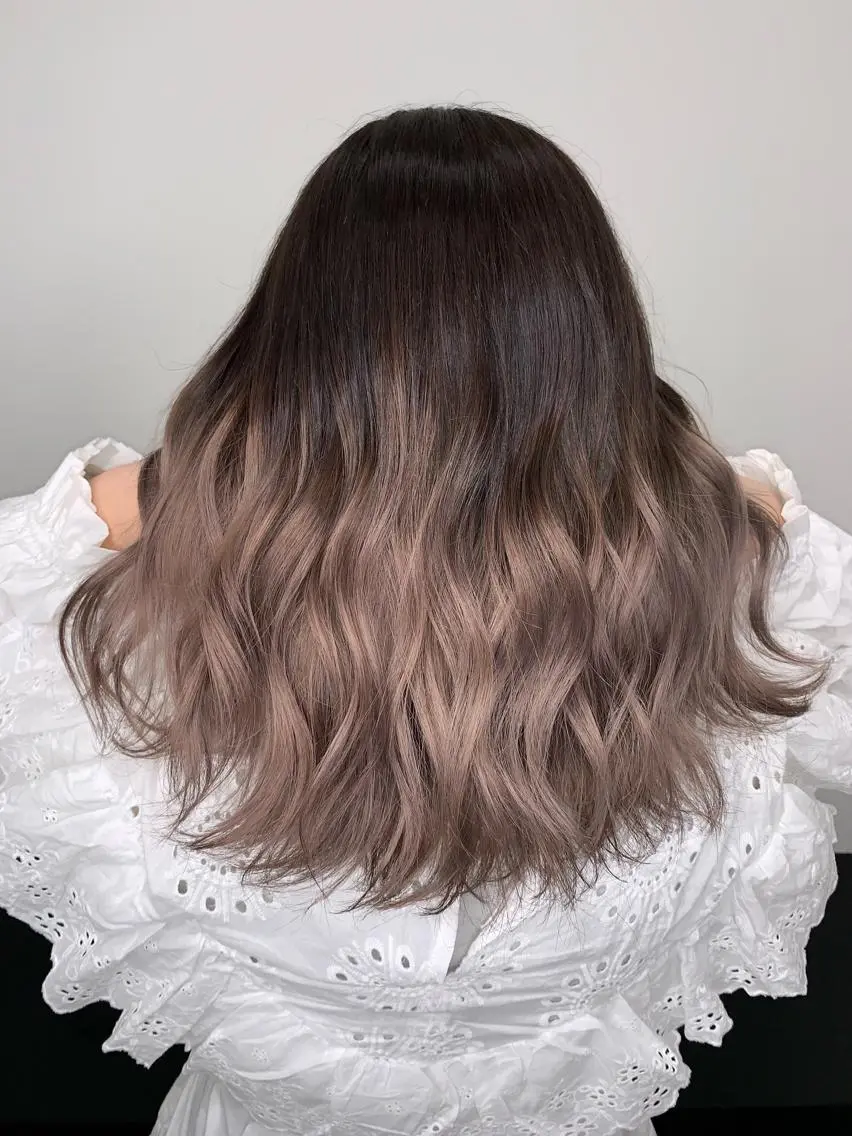 ミディアム カット ヘアカラー トリートメント 山田 絵里菜のヘアスタイル