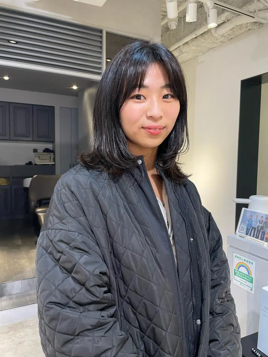 ミディアム ミディアムレイヤー レイヤーカット 斉藤 瑞恵のヘアスタイル