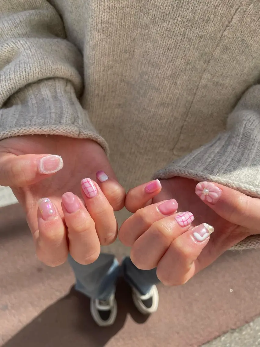 ネイル ハンドネイル ハンドケア はばすみれ🎀ﾈｲﾙ 光ﾌｪｲｼｬﾙ ﾍｱのネイルデザイン