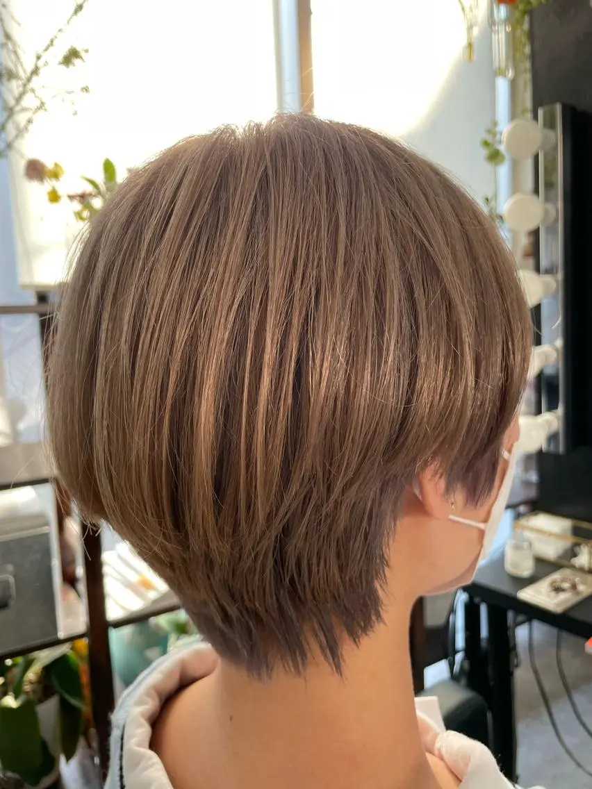 ショート カラー アッシュ ベージュカラー ブリーチ ショートヘア カット ヘアカラー ブリーチなし透明感 タケザワミキのヘアスタイル