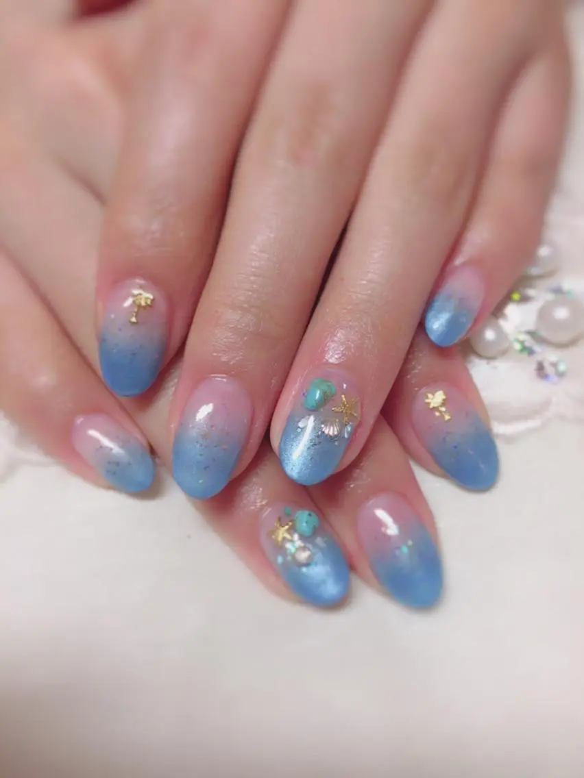 ネイル ブルー グラデーション ラメ(グリッター) プライベートサロン Rubynailのネイルデザイン