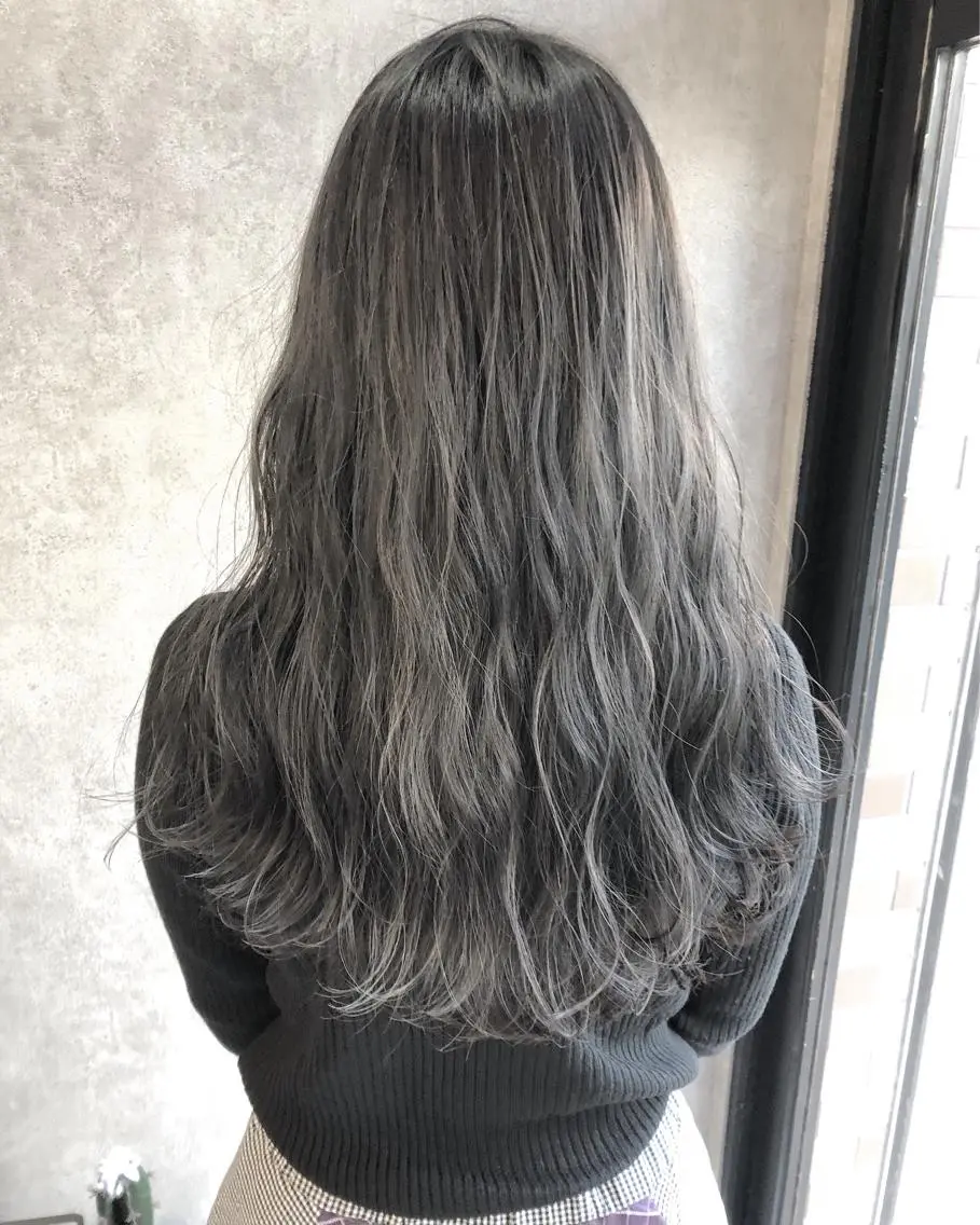 ロング カラー 顔周りレイヤーカット ブリーチminamiのヘアスタイル