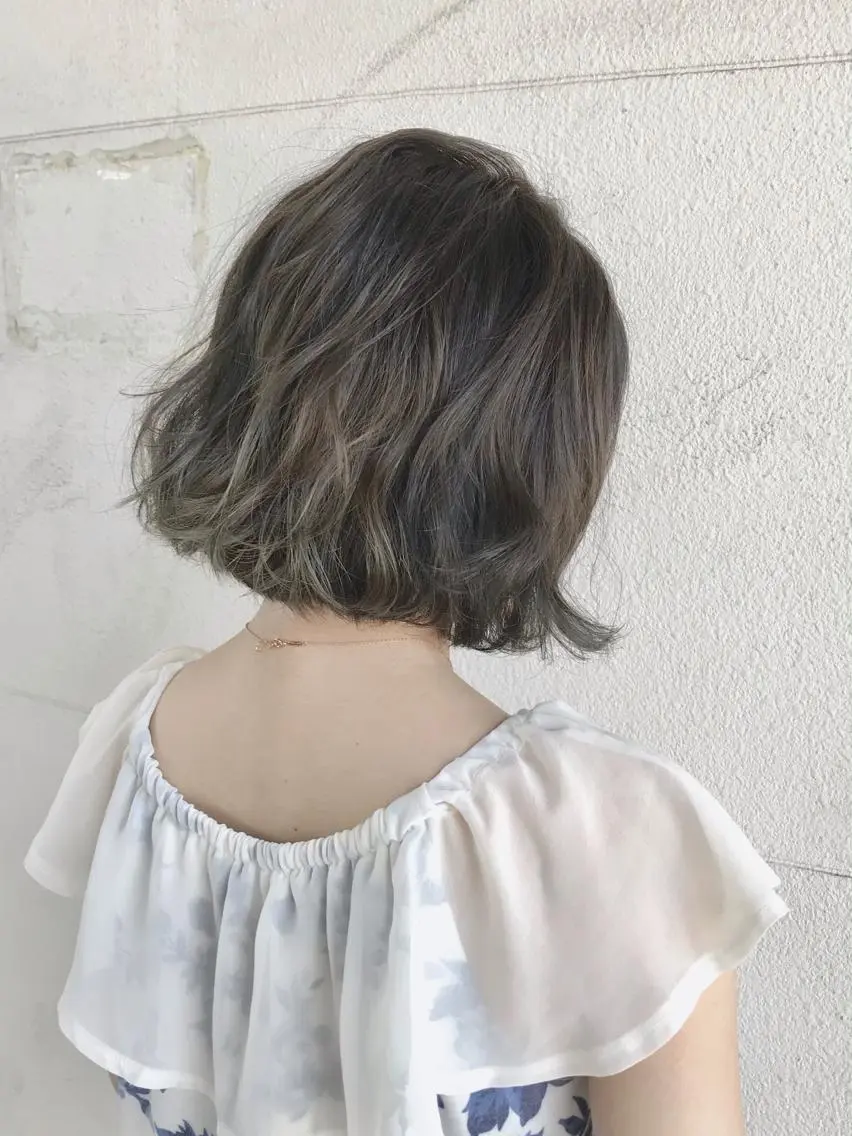 ショート カラー イルミナカラー スターダスト ボブ・レイヤーカット 吉敷航一のヘアスタイル