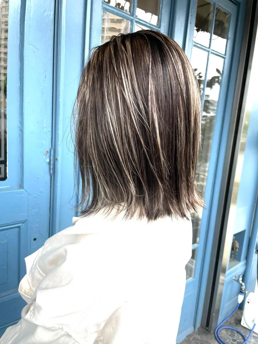 ミディアム ヘアカラー ブリーチ毛矯正.髪質 改善.髪にドラマをのヘアスタイル