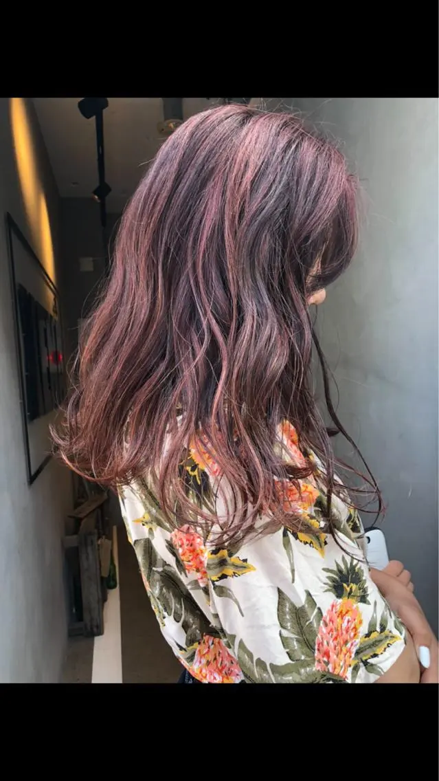 ロング カラー ハイライトカラー ピンクカラー ハイライト MIYU💋💖 〈XENA渋谷本店〉のヘアスタイル