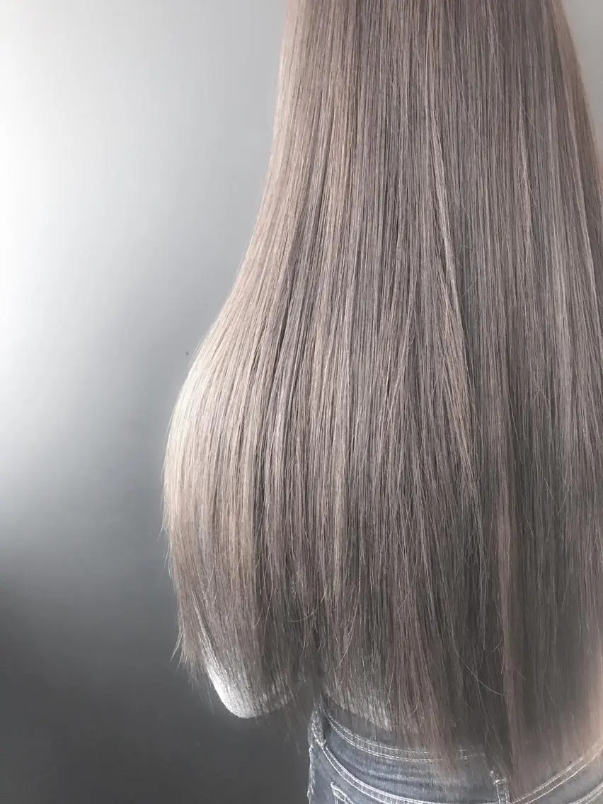 ロング カラー ブリーチ 透明感カラー グレージュ シルバー ロング BOX mico.のヘアスタイル