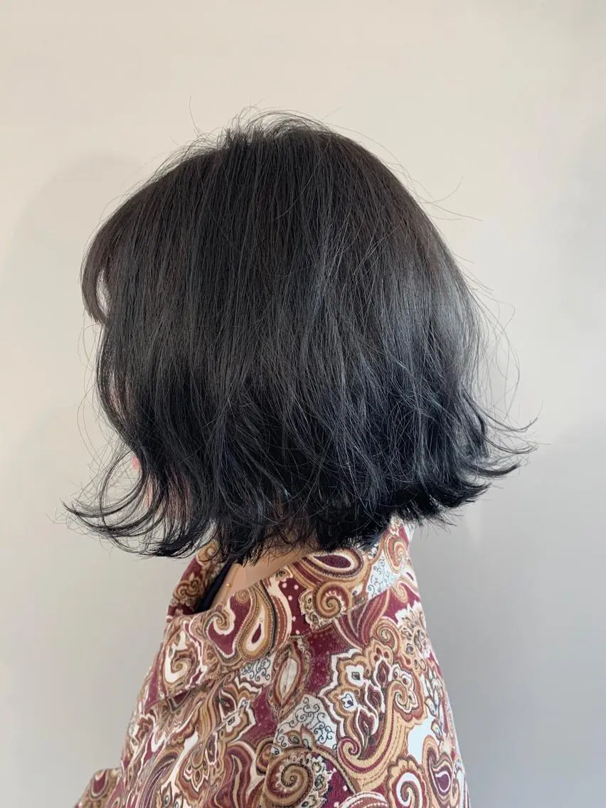 ミディアム カラー パーマ ヘアアレンジ ネイビーカラー ボブ 加藤 綾華のヘアスタイル