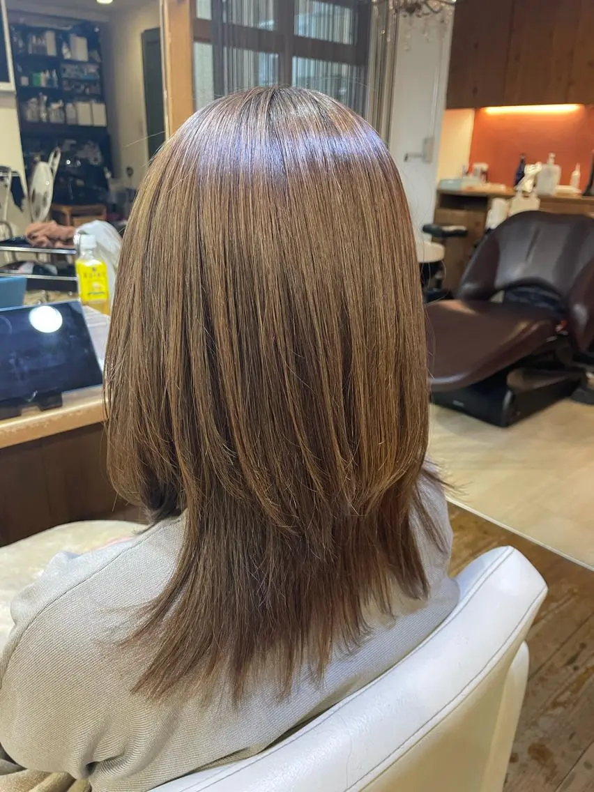 ミディアム レイヤーカット 山木 裕子のヘアスタイル