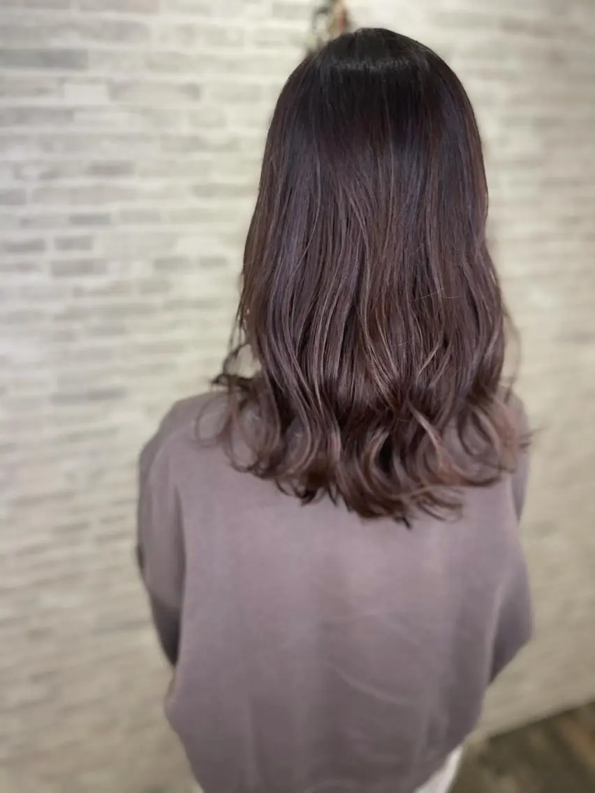 ミディアム カラー 平田 怜のヘアスタイル