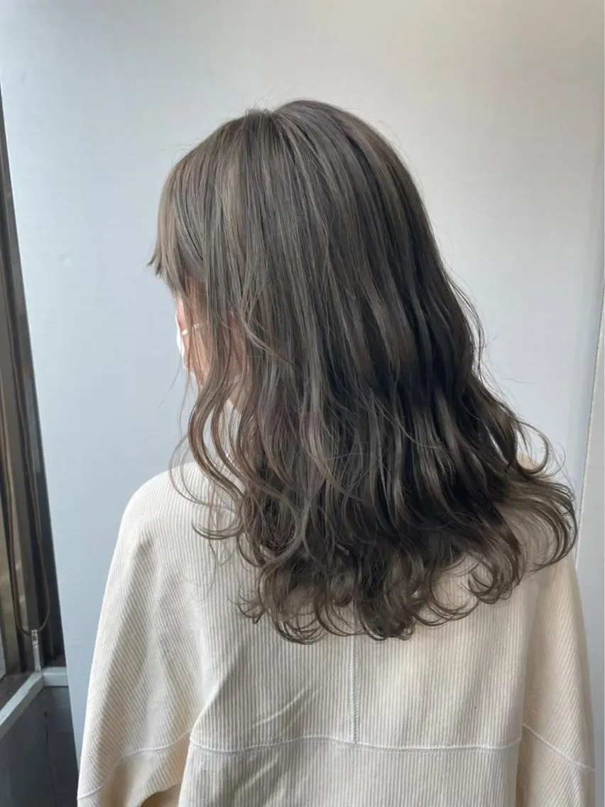 ロング カラー ヘアカラー トリートメント ツヤカラー🤍 ARISAのヘアスタイル