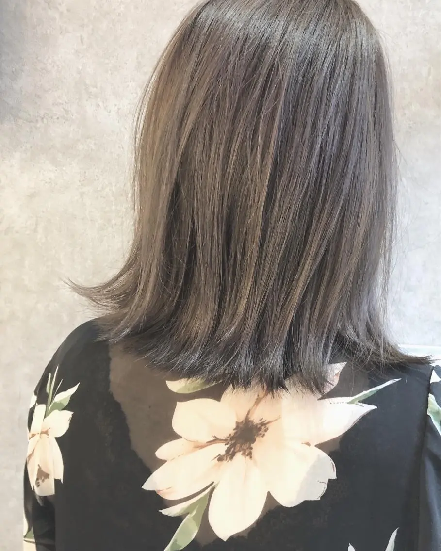 ミディアム カラー 顔周りレイヤーカット ブリーチminamiのヘアスタイル