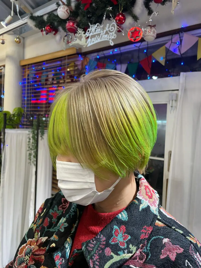 ショート カラー ブリーチ デザインカラー インナーカラー 推し ブリーチ  髪質改善のヘアスタイル