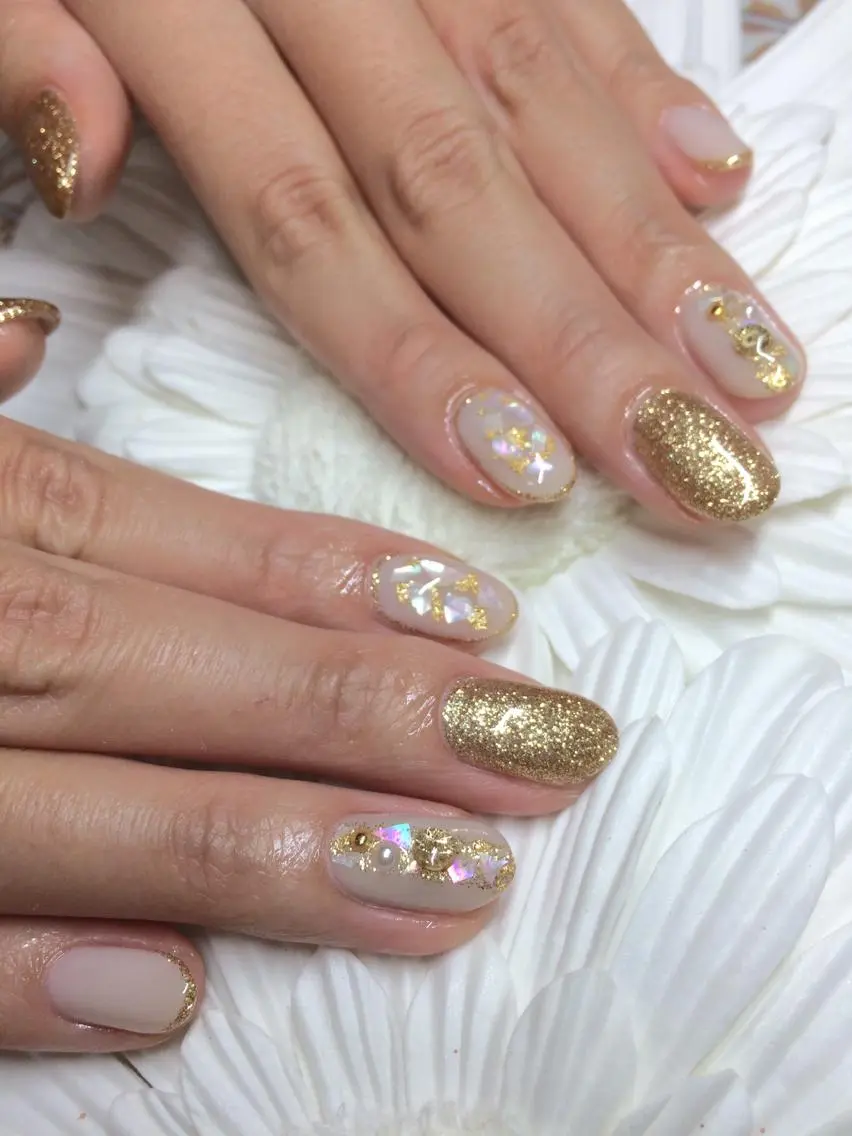 ネイル オーロラネイル ホワイト ハンドネイル Nailsalon E's cafeのネイルデザイン