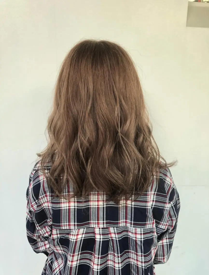 ミディアム カラー ブリーチ ハイライトカラー ハイライト トリートメント 東條 克義のヘアスタイル