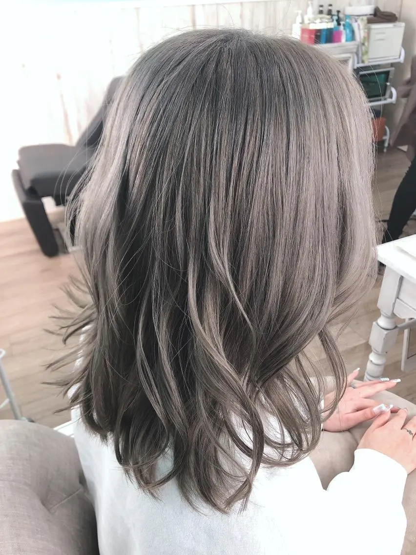 セミロング ヘアカラー トリートメント 🐆アンドウ チカコ🦓のヘアスタイル