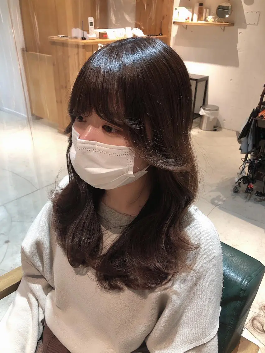 セミロング ヨシンモリ 韓国風ヘア レイヤーカット 小山 悠のヘアスタイル