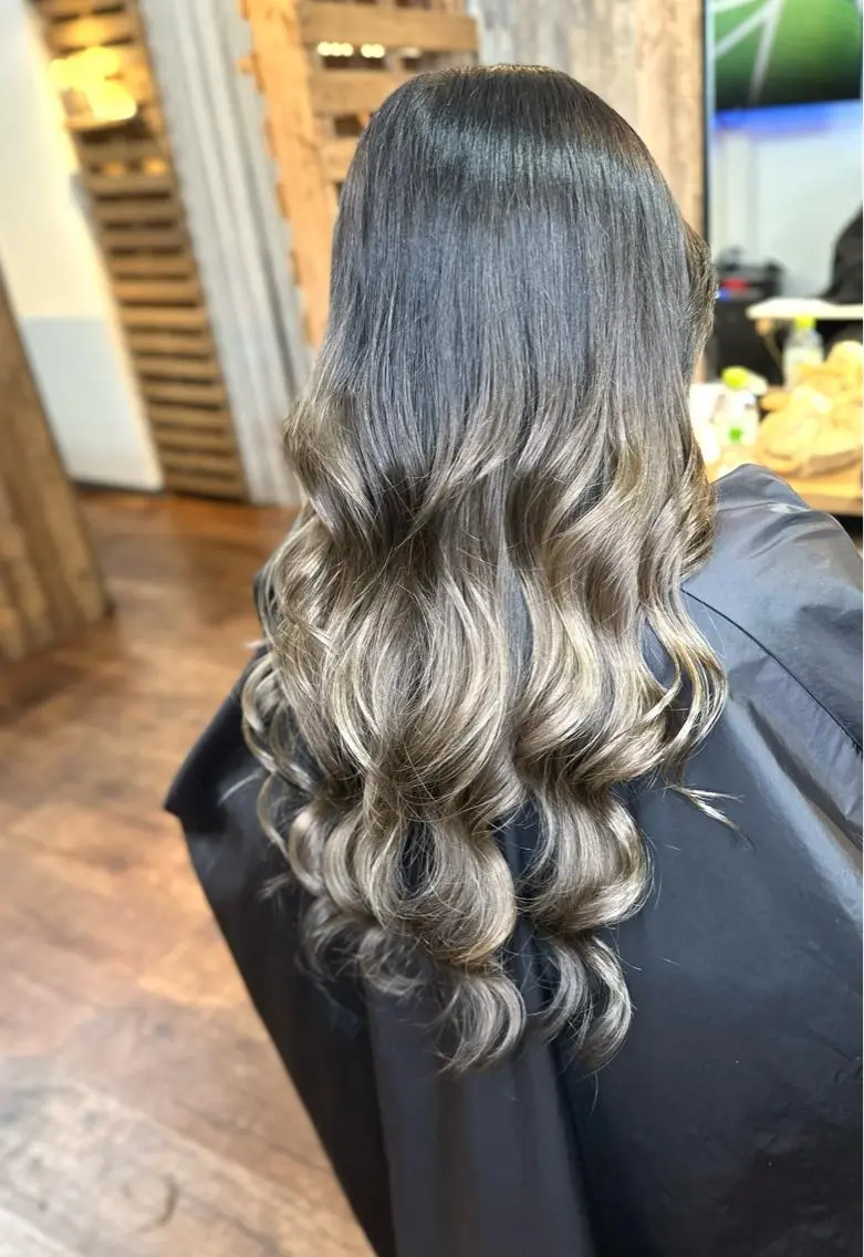 ロング カラー バレイヤージュ ブリーチ レイヤーカット カット ヘアカラー トリートメント Luzir⭐︎ GEN⭐︎のヘアスタイル
