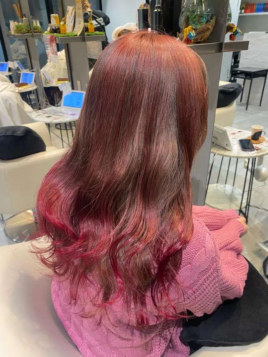 ロング カラー ベージュカラー レッドカラー ブリーチなしカラー RURI🩵のヘアスタイル